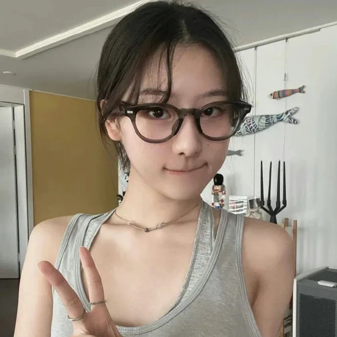 红衣小女孩